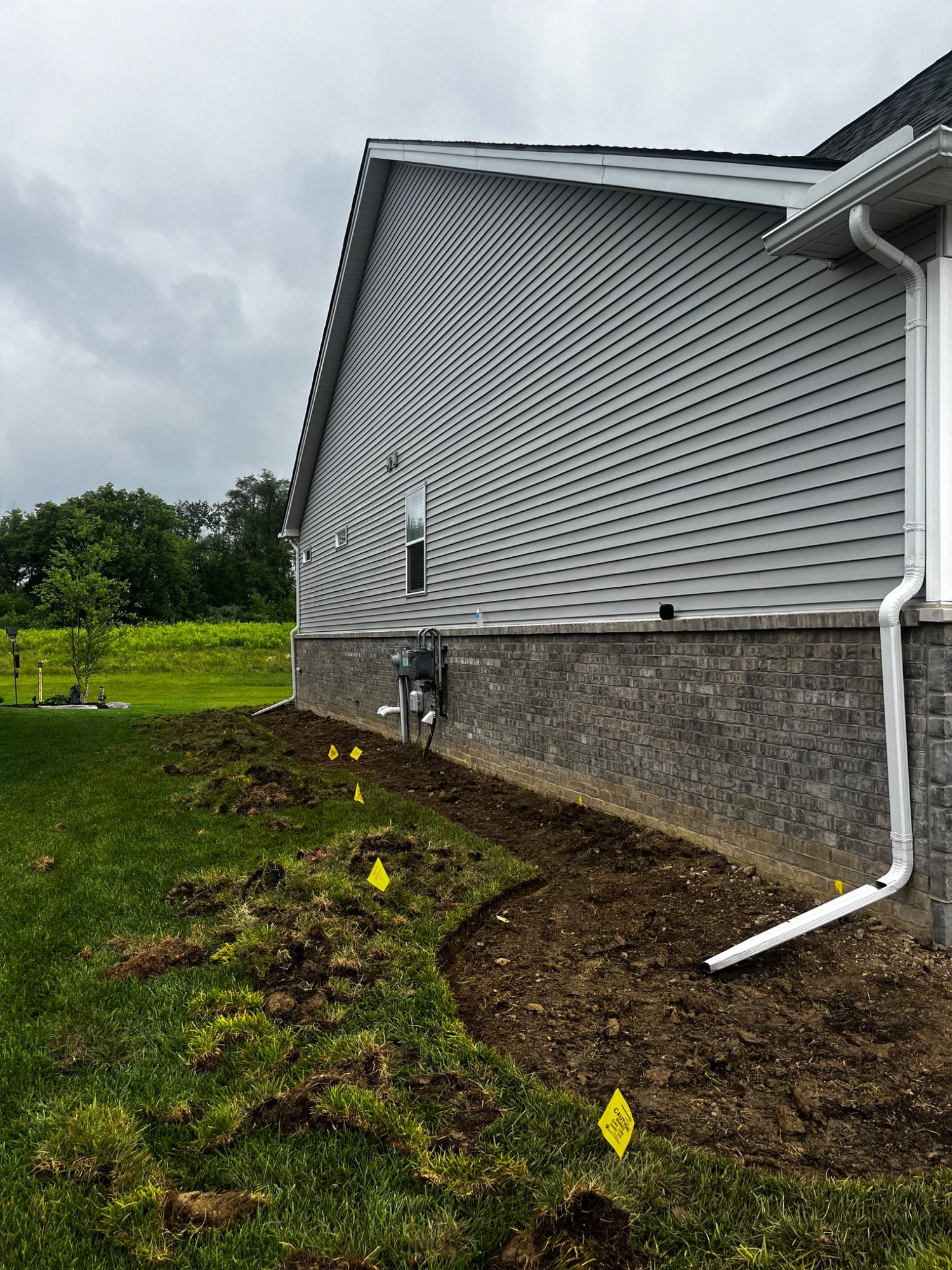 Before photo of side yard drainage and landscape bed prep