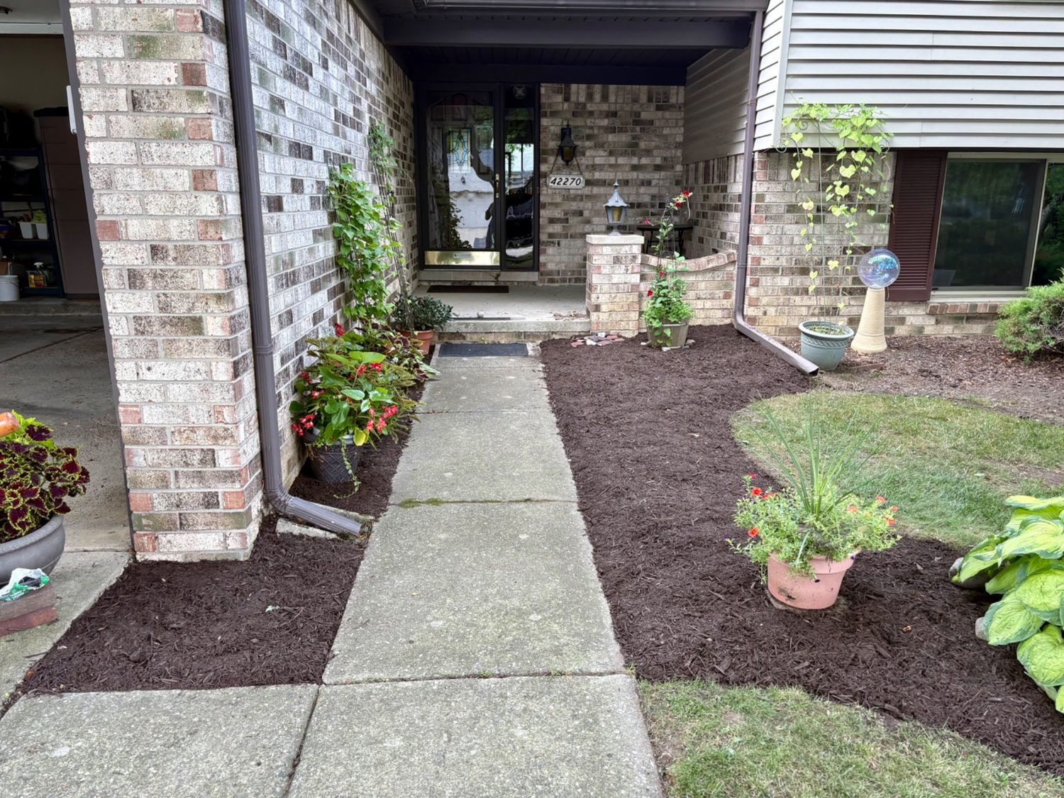 After front walkway bed refresh with clean mulch